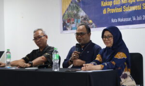 Kepala Bidang Perikanan Tangkap DKP Sulsel, Andi Agung (Tengah) saat memberikan sambutan pada Pelatihan dan Legalisasi Forum Komunikasi Nelayan Kakap dan Kerapu