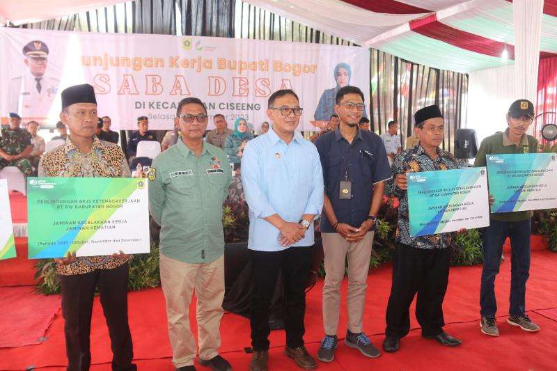 Dorong Pengembangan Wilayah Minapolitan, Bupati Bogor Beri Bantuan kepada Kelompok Tani
