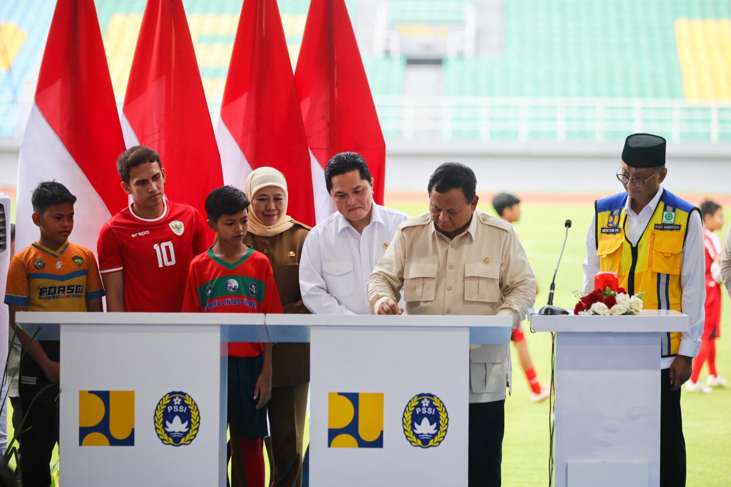 Prabowo Resmikan 17 Stadion Pasca Renovasi.