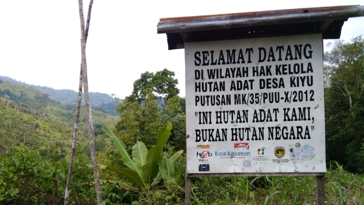 Plang Wilayah Hak Kelola Hutan Adat di Pegunungan Meratus