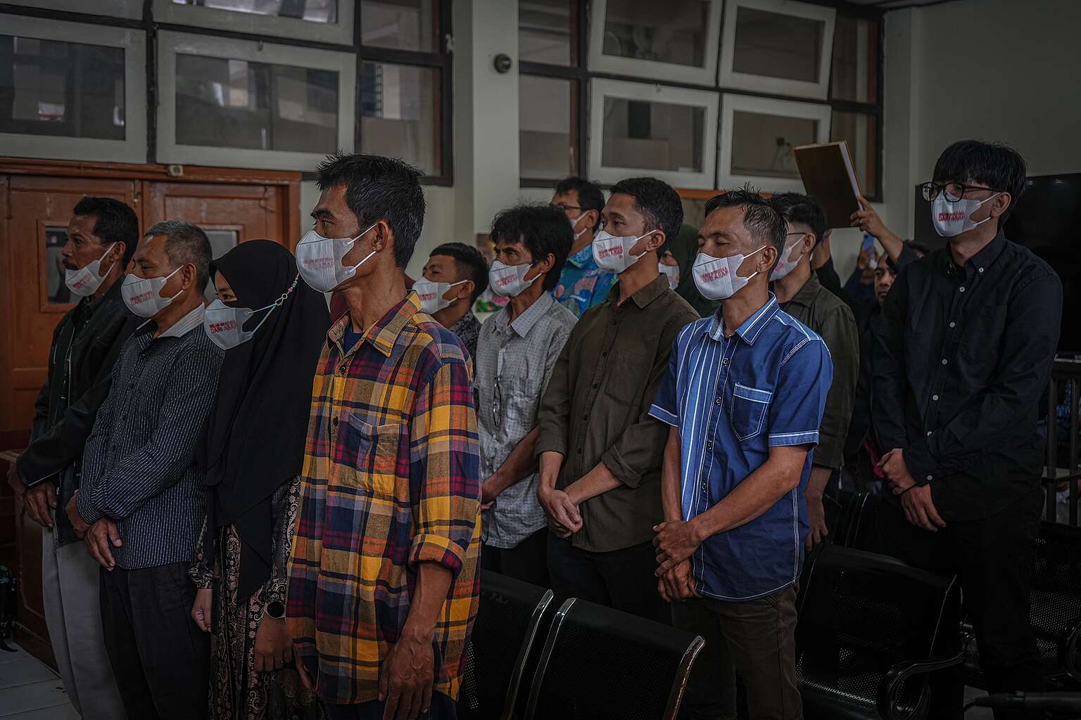 Puluhan saksi di Pengadilan Negeri Palembang mengungkap dampak asap parah akibat kebakaran gambut di konsesi tiga pemasok kayu Asia Pulp and Paper (Grup Sinar Mas). © Abriansyah Liberto/Greenpeace