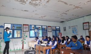Penyadartahuan Terkait Ekosistem Kepada Anak Sekolah Pulau Barrang Caddi (1)