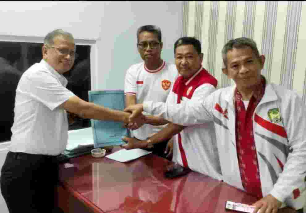 Arifuddin Saeni Kembalikan Formulir Calon Ketua KONI Gowa, Bawa 17 Surat Dukungan