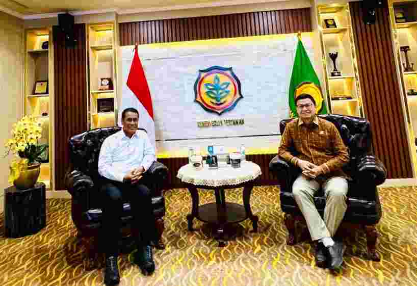 Kepala Badan Pengawas Obat dan Makanan (BPOM) RI Prof. Dr. Taruna Ikrar Bersama Menteri Pertanian RI Dr. Ir. Andi Amran Sulaiman, MP