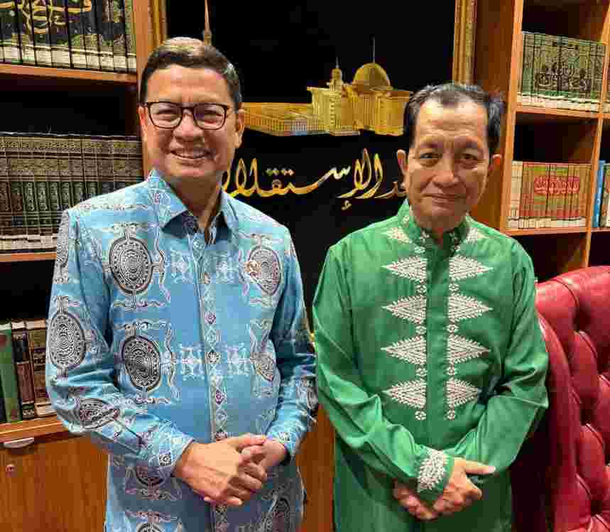 Menteri Agama Republik Indonesia, Prof. Dr. KH. Nasaruddin Umar bersama Kepala Badan Pengawas Obat dan Makanan (BPOM) RI, Prof. Dr. Taruna Ikrar di Masjid Istiqlal, Jakarta, Jumat, 20 Maret 2026.
