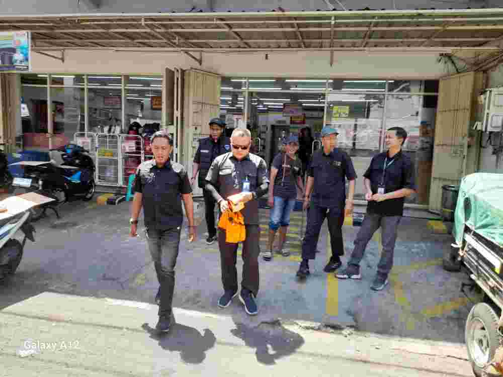 Perumda Parkir Makassar Tertibkan Jukir Liar di Veteran Utara, Rompi Disita di Lokasi